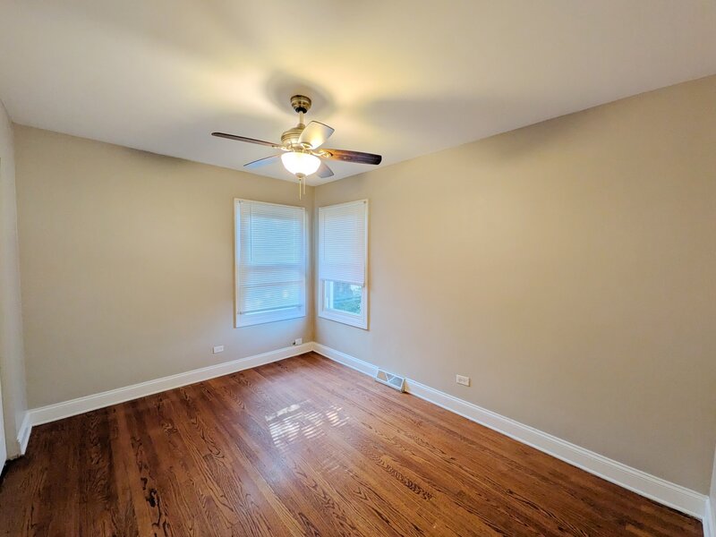 8825 S California Avenue Evergreen Park IL 60805