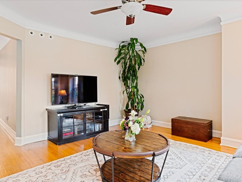 5523 W Pensacola Avenue Chicago IL 60641