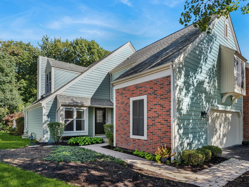 52 Whittington Course St. Charles IL 60174