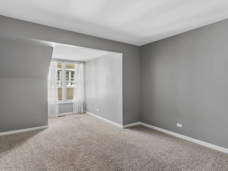 52 Whittington Course St. Charles IL 60174