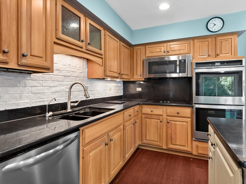 52 Whittington Course St. Charles IL 60174