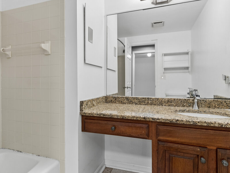 52 Whittington Course St. Charles IL 60174