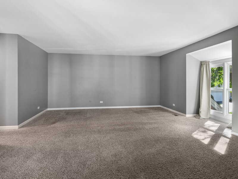 52 Whittington Course St. Charles IL 60174