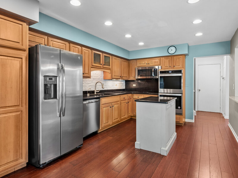 52 Whittington Course St. Charles IL 60174