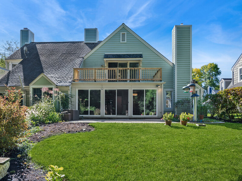 52 Whittington Course St. Charles IL 60174