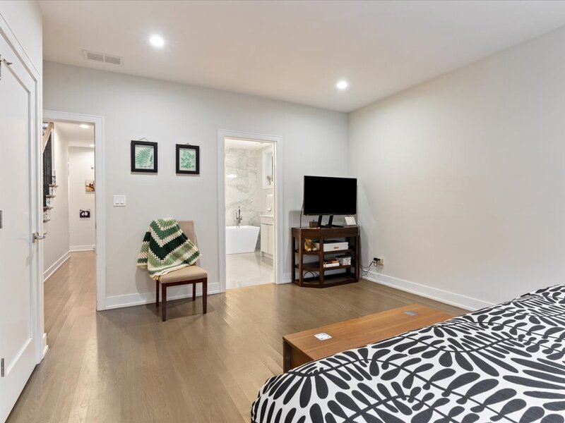 3033 N Clybourn Avenue Chicago IL 60618