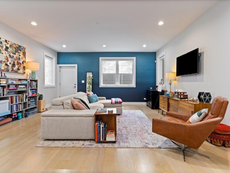 3033 N Clybourn Avenue Chicago IL 60618