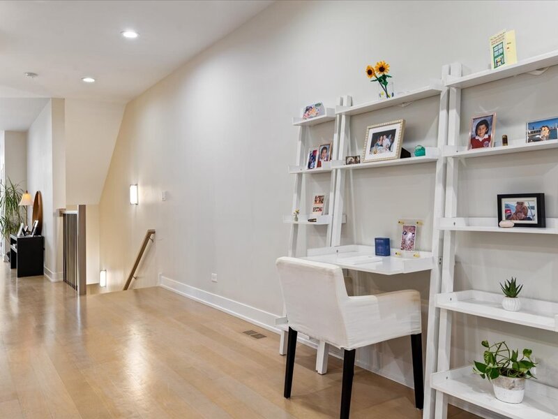 3033 N Clybourn Avenue Chicago IL 60618