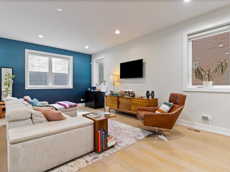 3033 N Clybourn Avenue Chicago IL 60618