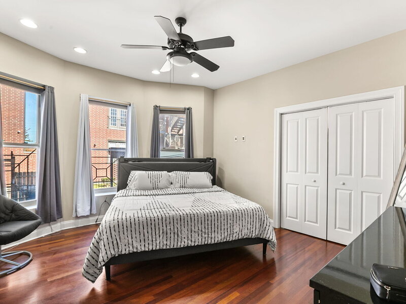 4311 S Forrestville Avenue Chicago IL 60653