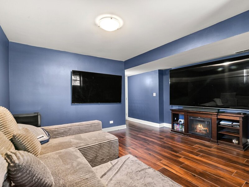 4311 S Forrestville Avenue Chicago IL 60653