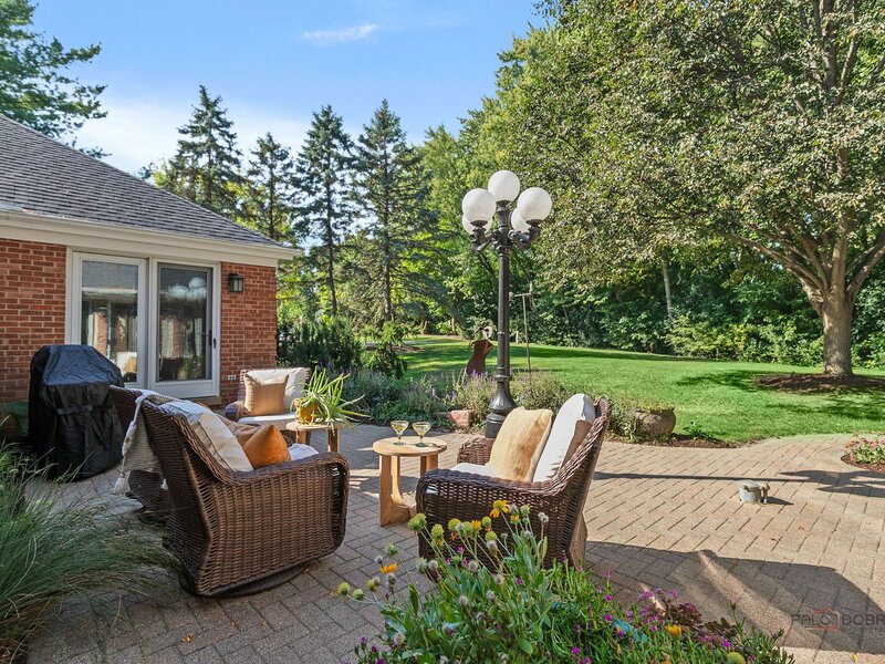 79 Mark Drive Hawthorn Woods IL 60047