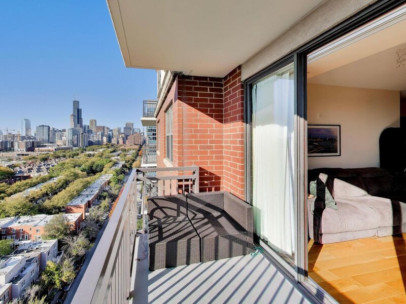 5 E 14th Place Chicago IL 60605