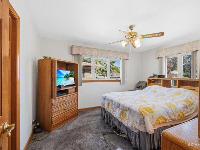 8607 S Tripp Avenue Chicago IL 60652