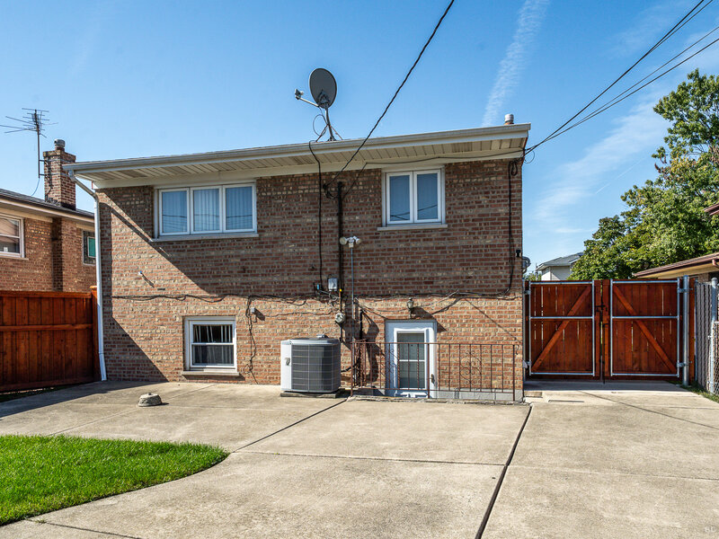 8607 S Tripp Avenue Chicago IL 60652