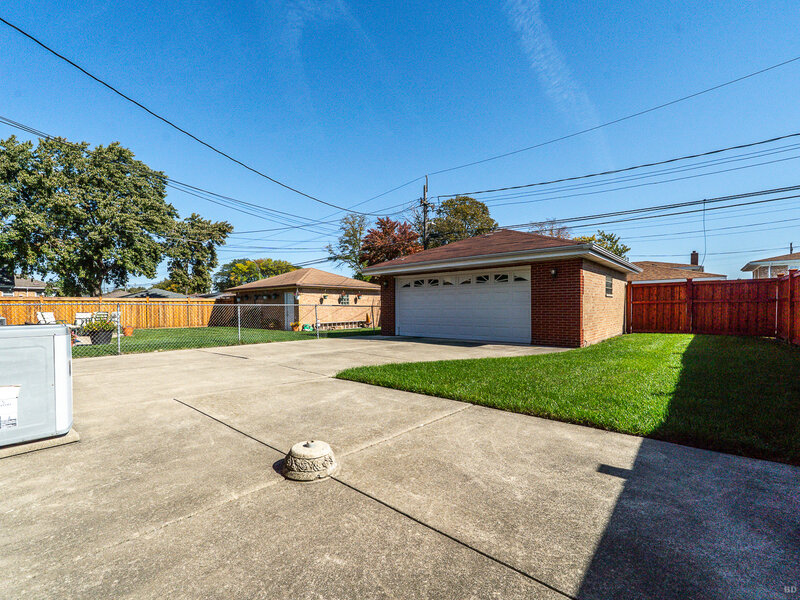 8607 S Tripp Avenue Chicago IL 60652