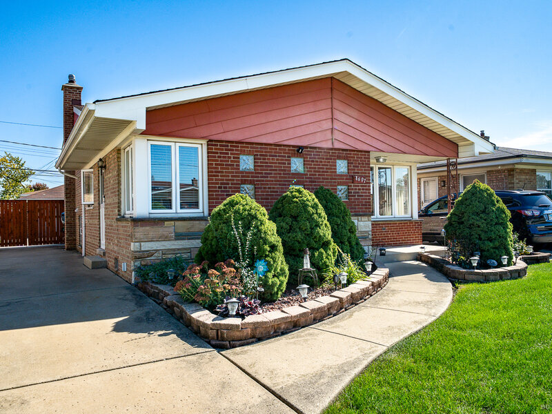 8607 S Tripp Avenue Chicago IL 60652