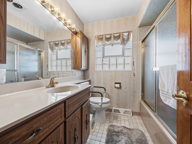 8607 S Tripp Avenue Chicago IL 60652