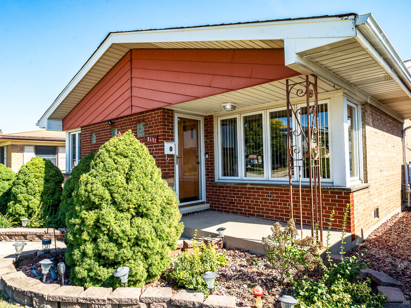 8607 S Tripp Avenue Chicago IL 60652