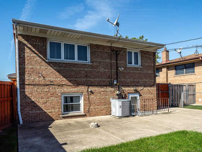 8607 S Tripp Avenue Chicago IL 60652