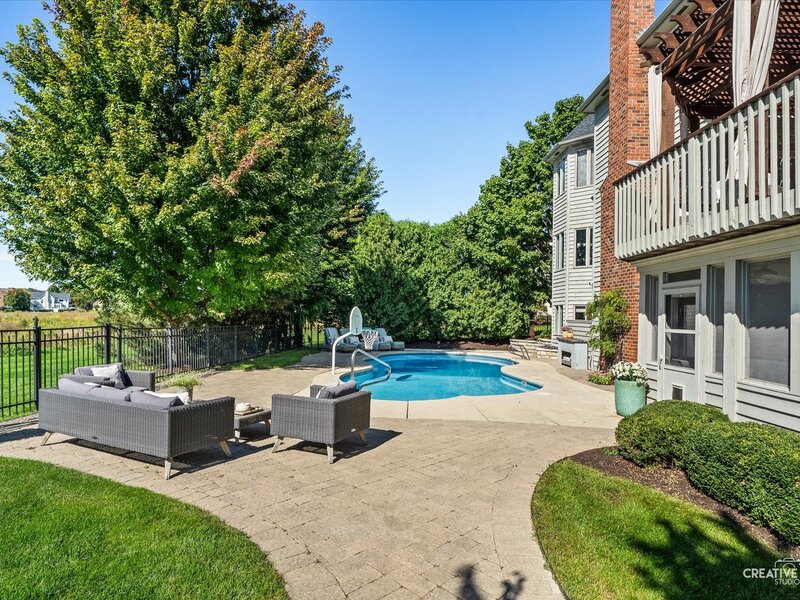 3 Herman Melville Lane St. Charles IL 60175