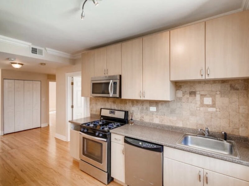 4444 W Gunnison Street Chicago IL 60630