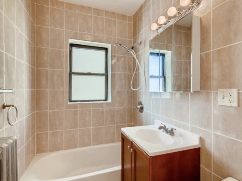 4444 W Gunnison Street Chicago IL 60630