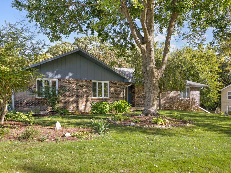 8 Gingerwood Lane Elgin IL 60124