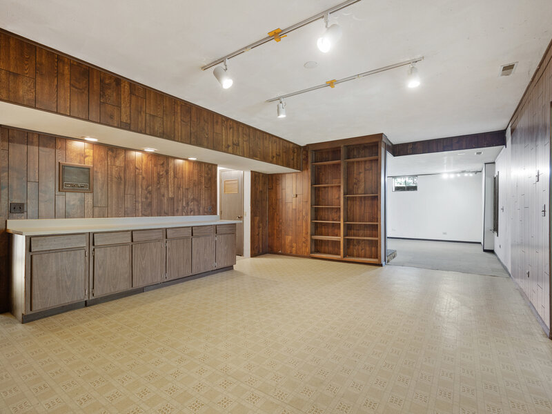 8 Gingerwood Lane Elgin IL 60124