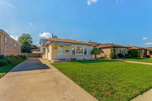 Photo of 7832 Lamon Avenue Burbank IL 60459