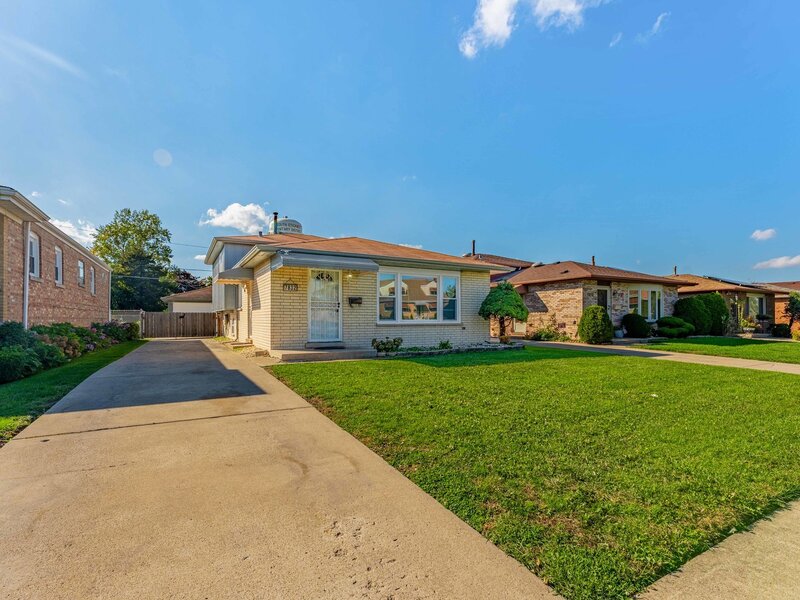 7832 Lamon Avenue Burbank IL 60459