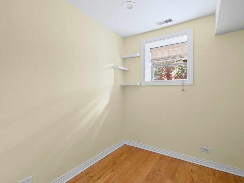 809 W Bradley Place Chicago IL 60613