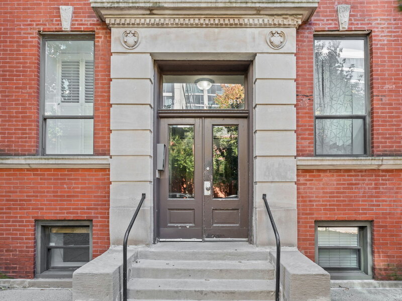 809 W Bradley Place Chicago IL 60613
