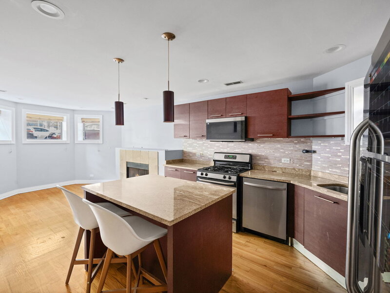 809 W Bradley Place Chicago IL 60613