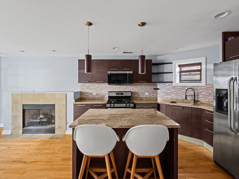 809 W Bradley Place Chicago IL 60613