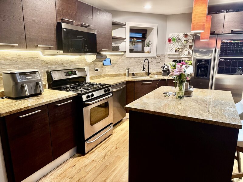 809 W Bradley Place Chicago IL 60613