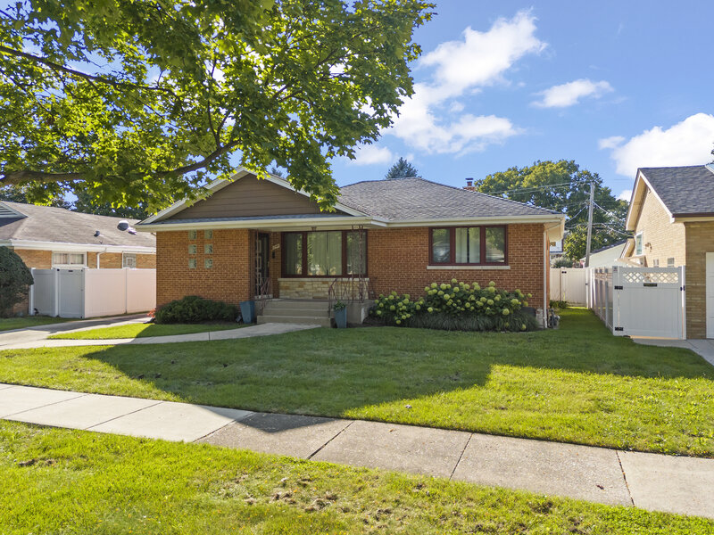1944 Stratford Avenue Westchester IL 60154