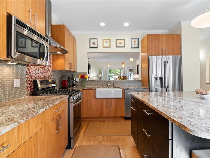 4530 S Woodlawn Avenue Chicago IL 60653