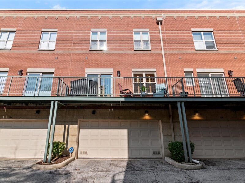 4530 S Woodlawn Avenue Chicago IL 60653