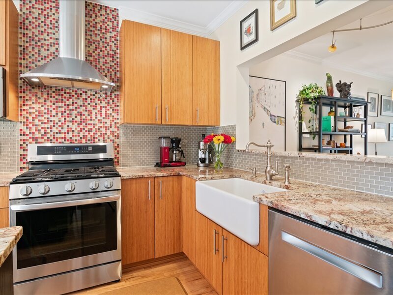 4530 S Woodlawn Avenue Chicago IL 60653