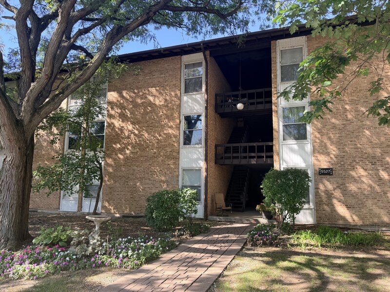 5527 E Lake Drive Lisle IL 60532