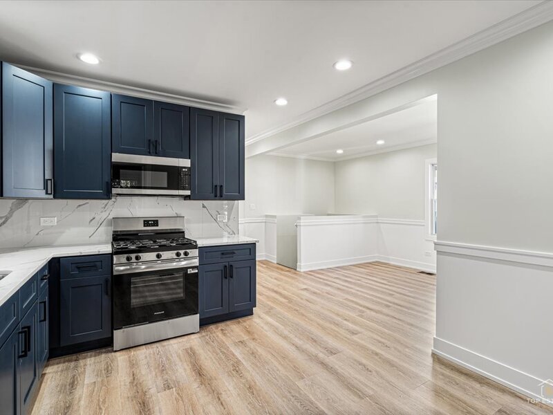 9331 S Woodlawn Avenue Chicago IL 60619