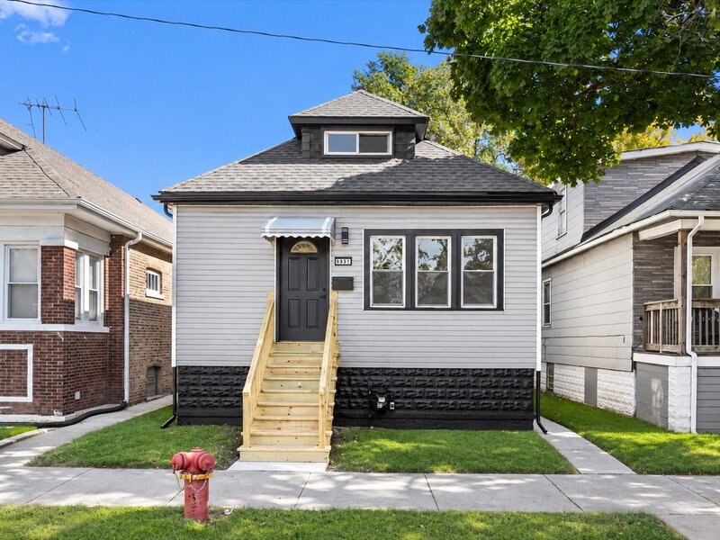 9331 S Woodlawn Avenue Chicago IL 60619