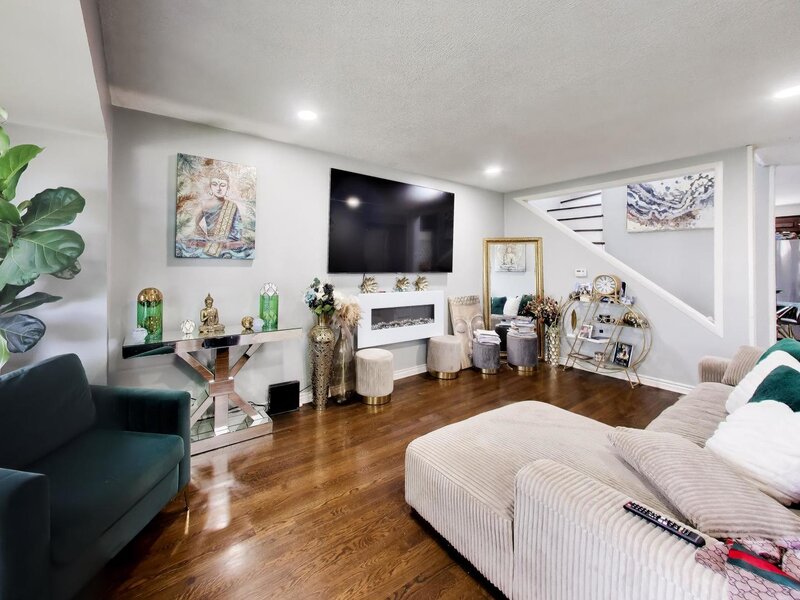 8017 S Sacramento Avenue Chicago IL 60652