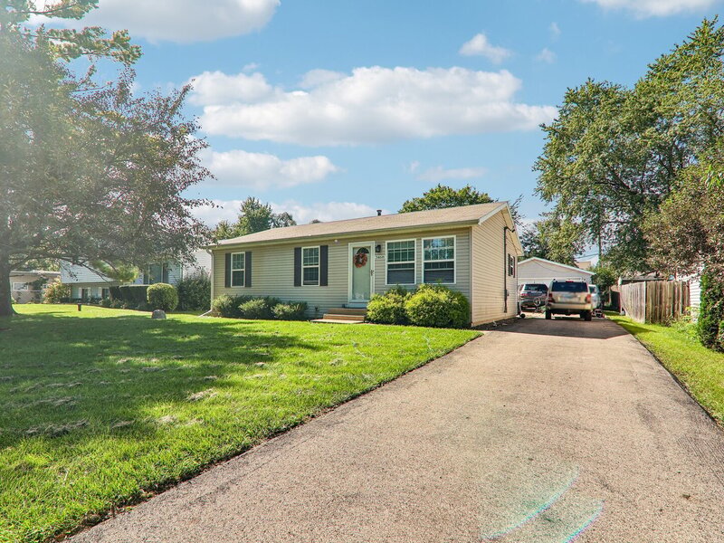 3468 Charleston Road Waukegan IL 60087