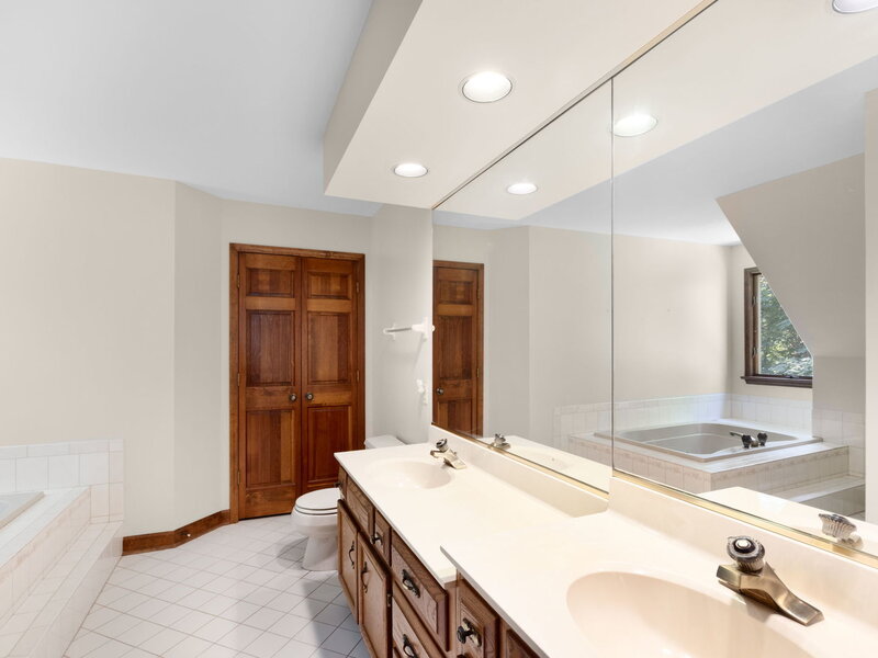 37 Crane Road St. Charles IL 60175