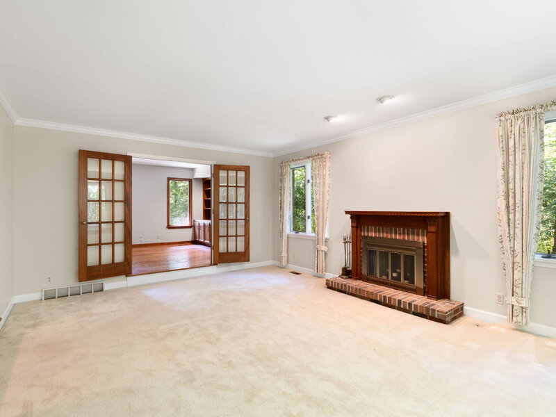 37 Crane Road St. Charles IL 60175