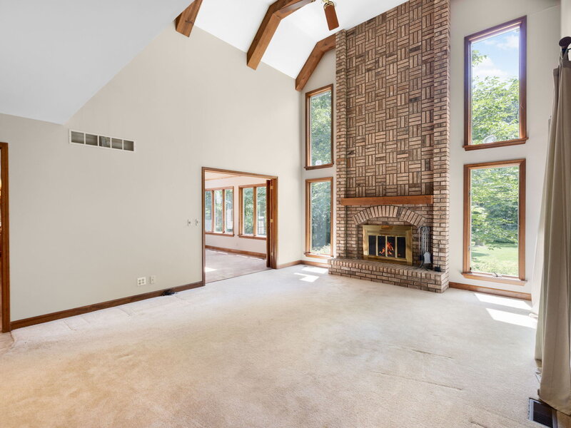 37 Crane Road St. Charles IL 60175