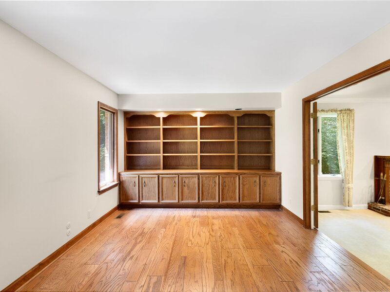 37 Crane Road St. Charles IL 60175
