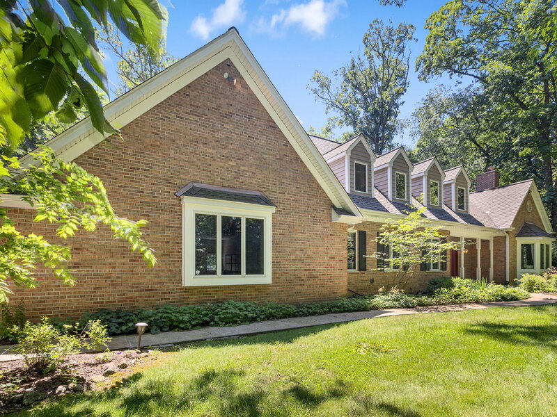 37 Crane Road St. Charles IL 60175